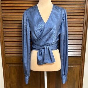Lulu's Blue Satin Jacquard Long Sleeve Tie-Front Cropped Top Size M